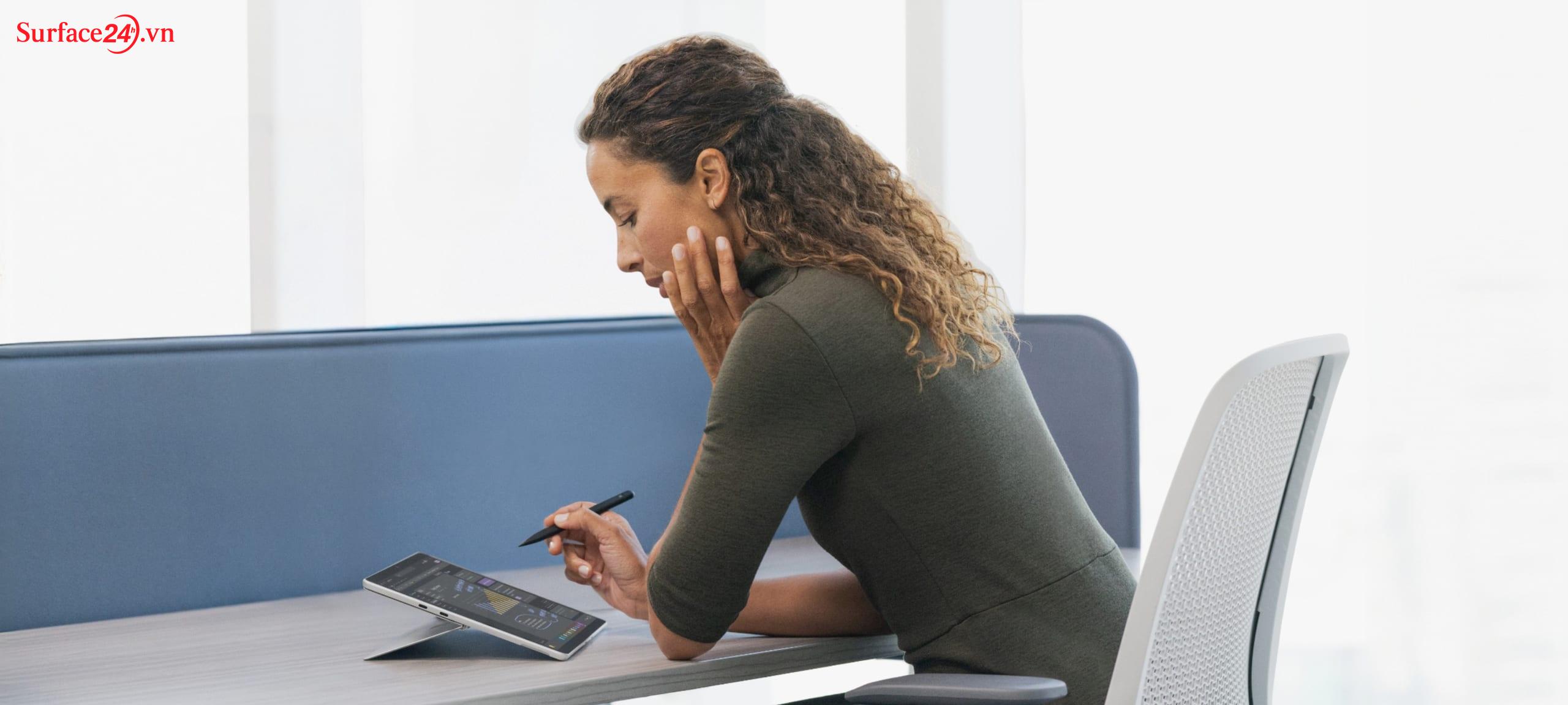 Surface Pro 11 OLED Display Intel Core Ultra 7/16GB/256GB (Newseal) 4 MSFT SurfaceProIntel Hero Deskto 1 scaled 2