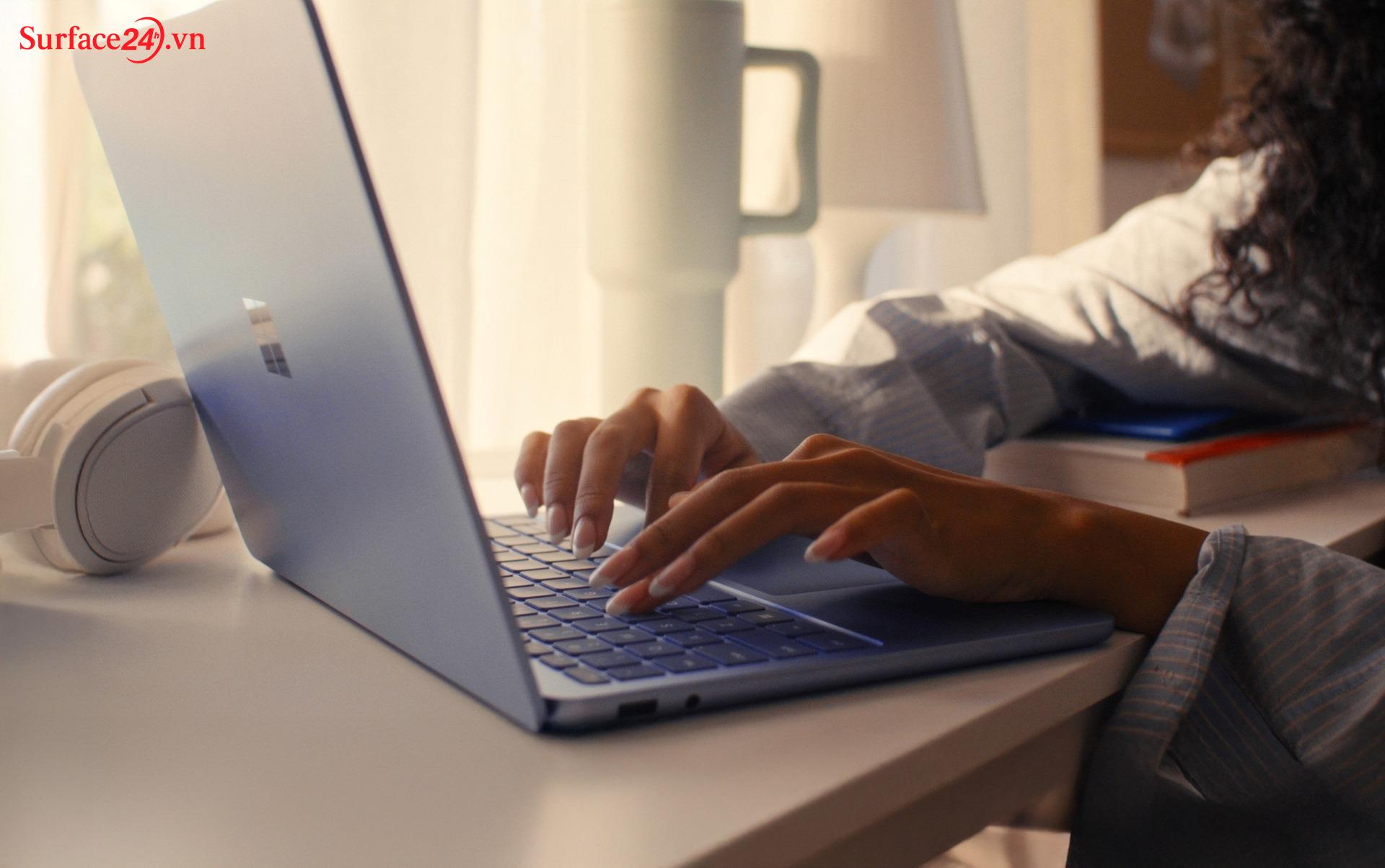 Surface Laptop 13 inch LCD Display Snapdragon X Plus (8 Core)/16GB/512GB 16 Surface Laptop 13 4